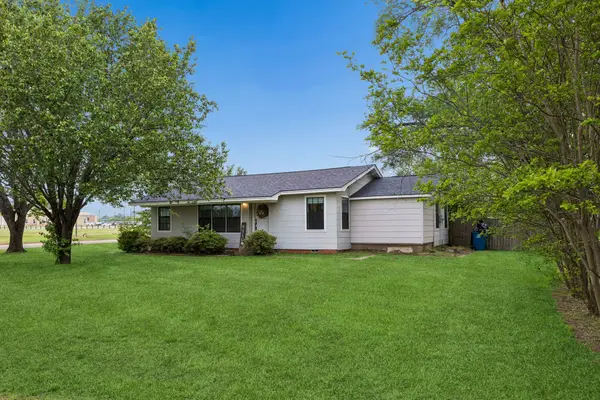 597 E Main Street, Van, TX 75790