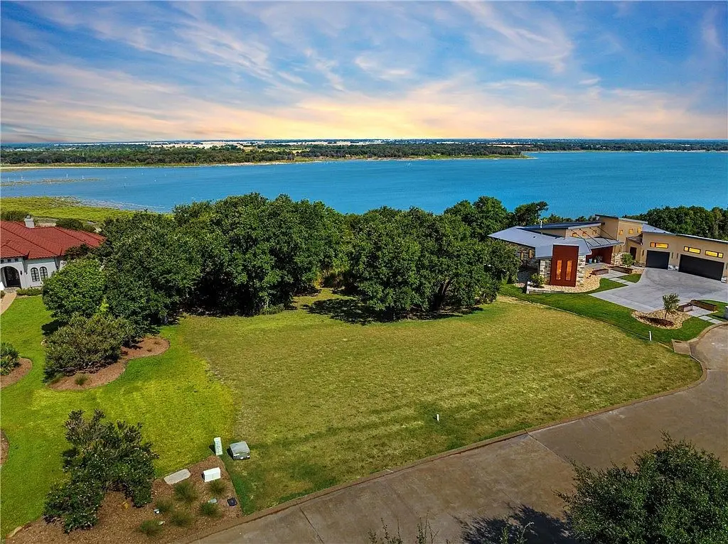 401 Water Wood Circle, Woodway, TX 76712 - #1