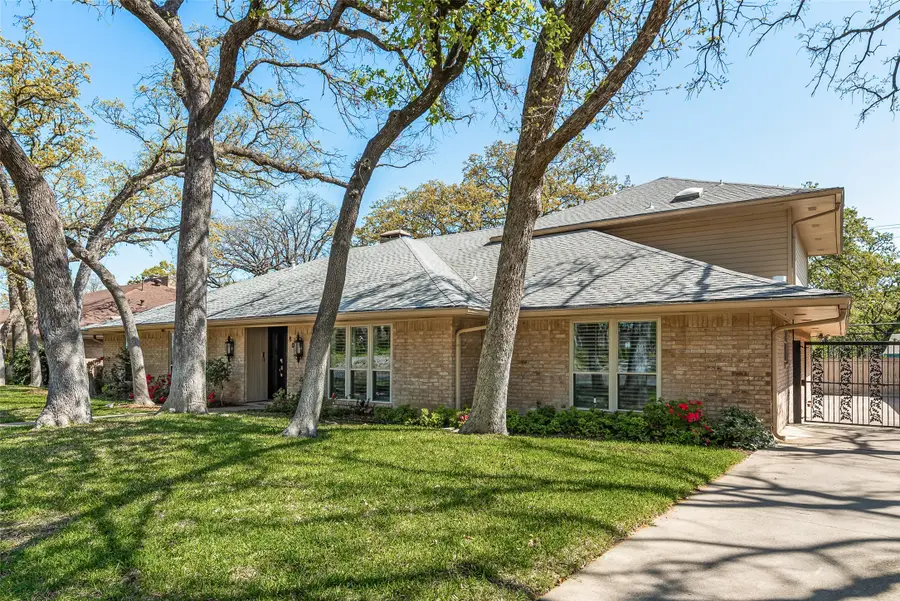 805 Crowley Road, Arlington, TX 76012 - #2