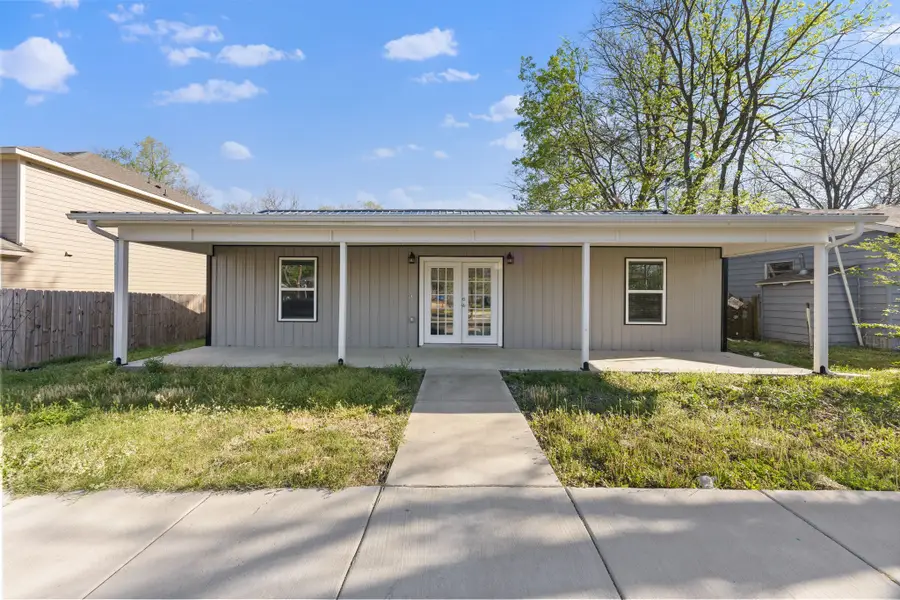 805 S 4th Street, Bonham, TX 75418 - #2