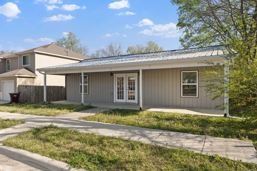 805 S 4th Street, Bonham, TX 75418 - #3