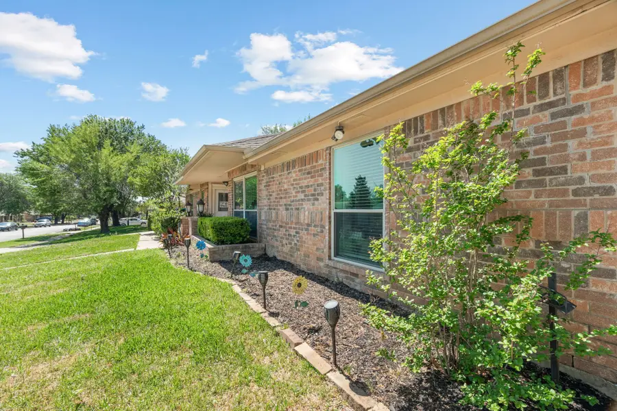 819 Blessing Creek Drive, Euless, TX 76039 - #3