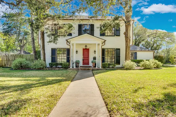 411 Sycamore Street, Waxahachie, TX 75165