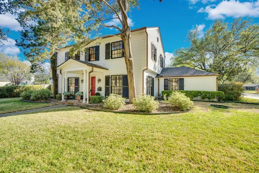 411 Sycamore Street, Waxahachie, TX 75165 - #3