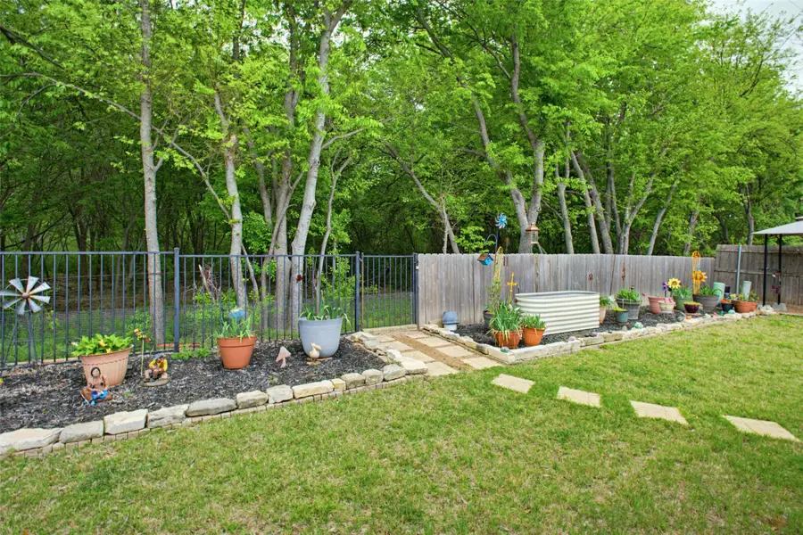 8 Whispering Bend Court, Mansfield, TX 76063 - #2