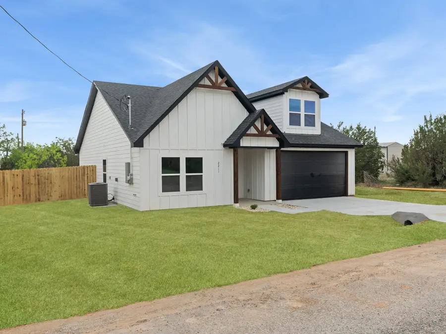 2211 Woodcrest Trail, Granbury, TX 76048 - #2