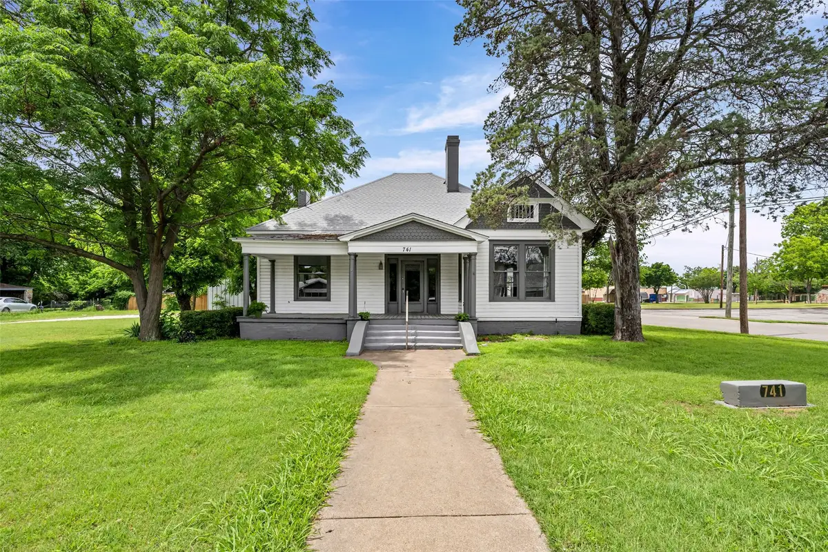 741 N Anglin Street, Cleburne, TX 76033 - #1