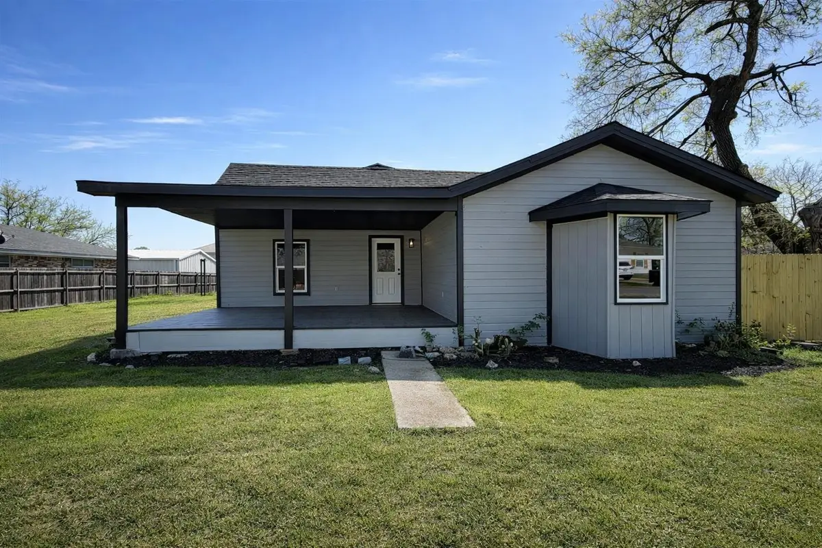 469 W Fulton Street, Van Alstyne, TX 75495 - #1