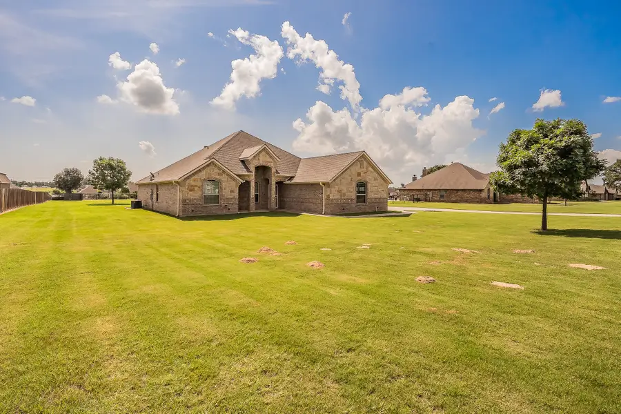 105 Briar Meadows Circle, Azle, TX 76020 - #3