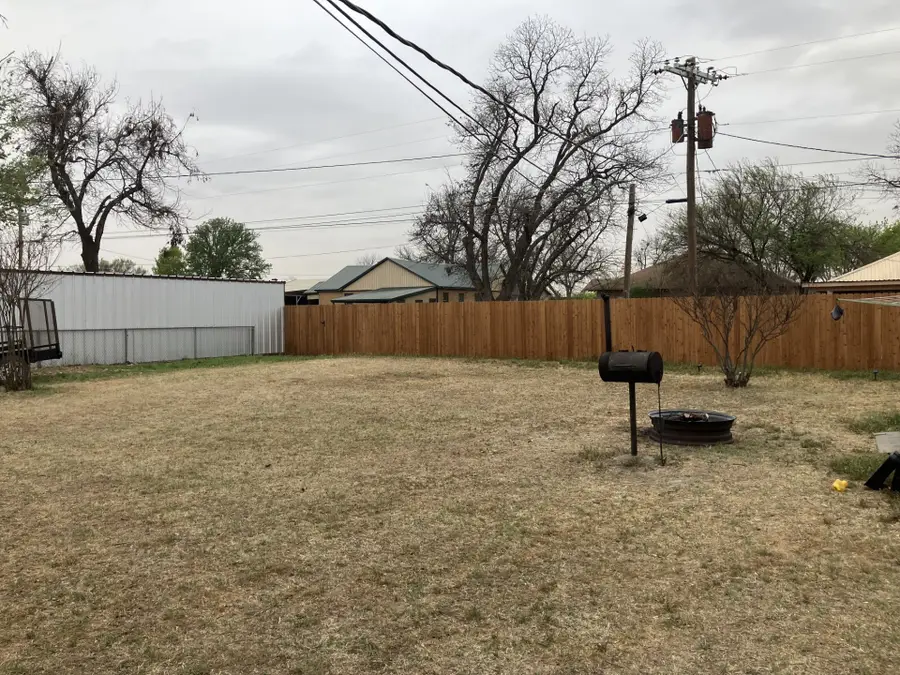 604 S Cedar Street, Seymour, TX 76380 - #3