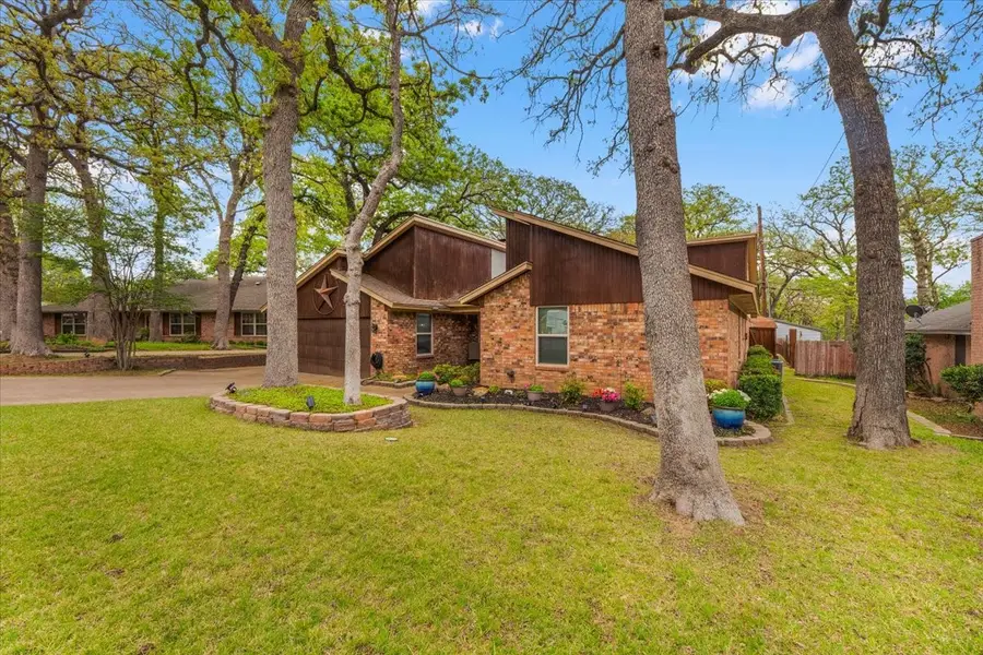 826 Lake Forest Court, Grapevine, TX 76051 - #2