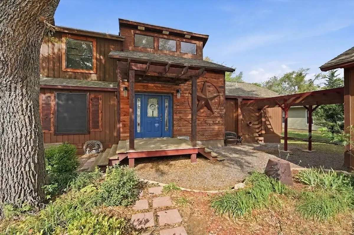 1334 Kiowa Drive E, Gainesville, TX 76240 - #1