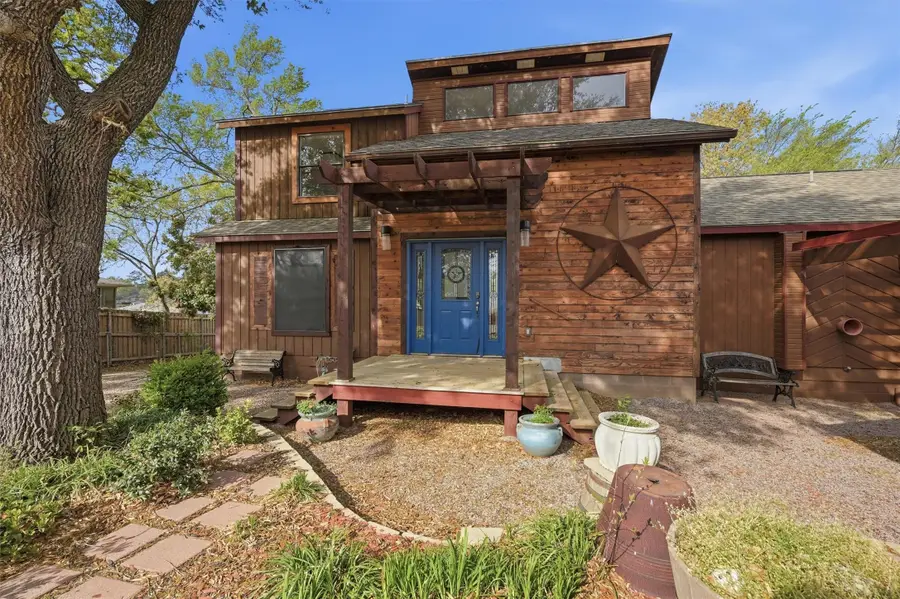 1334 Kiowa Drive E, Gainesville, TX 76240 - #2