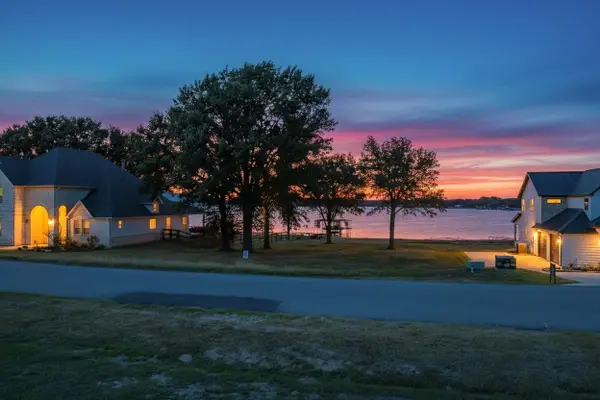 32 Shoreline Drive, Mabank, TX 75143