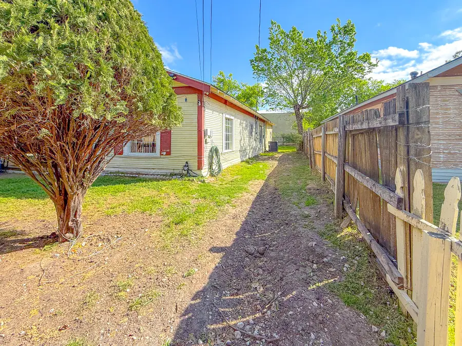 401 S 30th Street, Corsicana, TX 75110 - #3