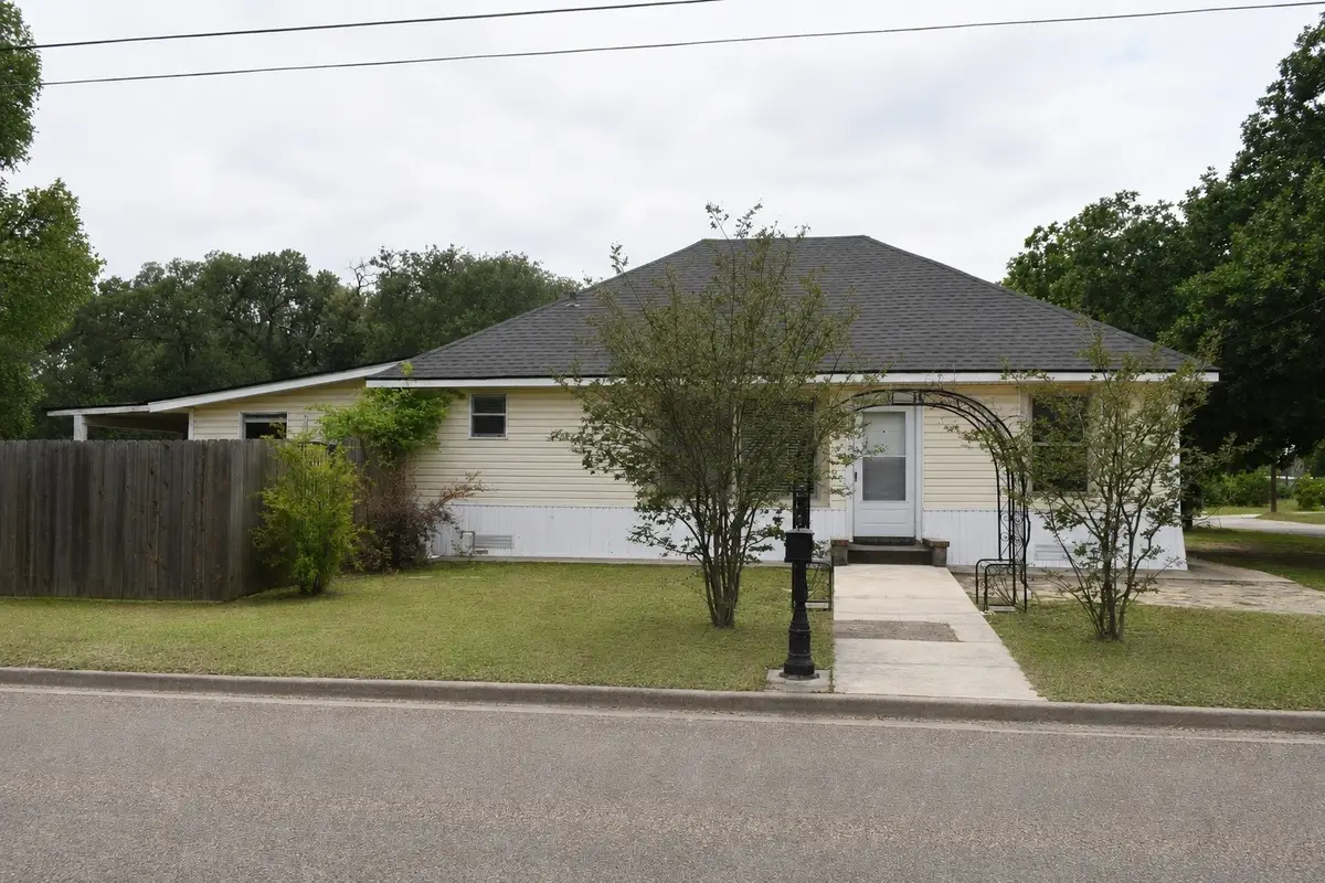 401 Powers Street, Lacy Lakeview, TX 76705 - #1