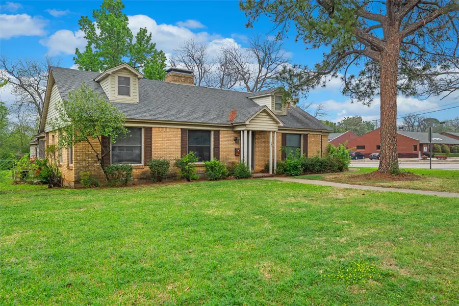 101 W Park Row Drive, Arlington, TX 76010 - #2
