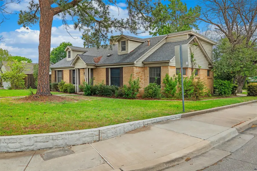 101 W Park Row Drive, Arlington, TX 76010 - #3