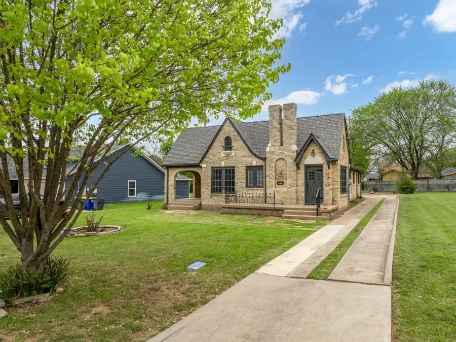 1004 E Franklin Street, Hillsboro, TX 76645 - #2