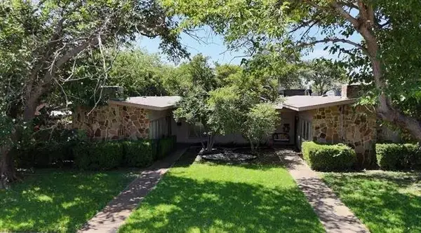 13424 Blossomheath Lane, Dallas, TX 75240