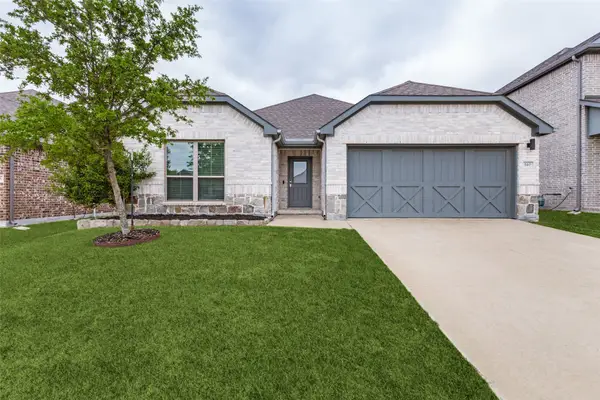 140 Chase Creek Drive, Lavon, TX 75166