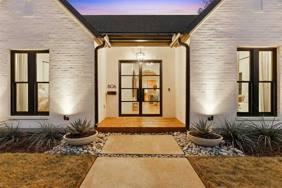806 Thomasson Drive, Dallas, TX 75208 - #2