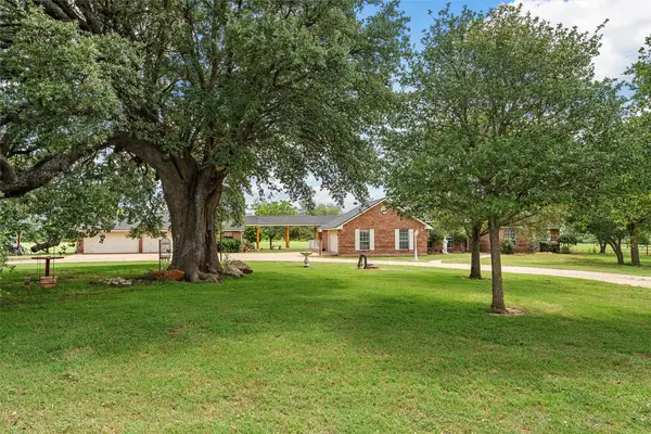 654 County Road 473, Lott, TX 76656