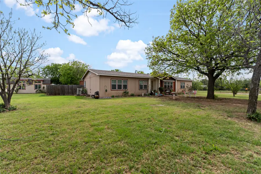 741 Conrad Ave, Albany, TX 76430 - #3