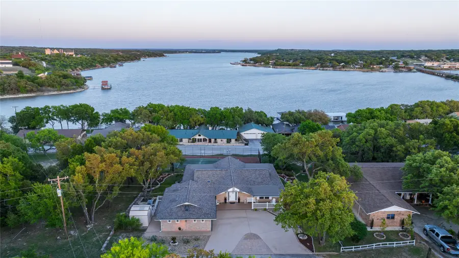 9014 Mesa View Road, Brownwood, TX 76801 - #2