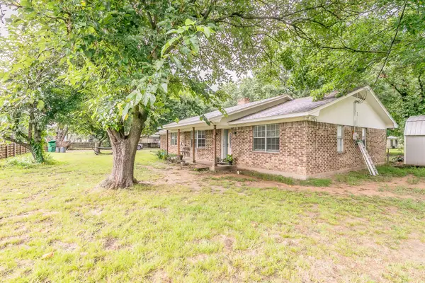 904 Sherman Street, Tioga, TX 76271