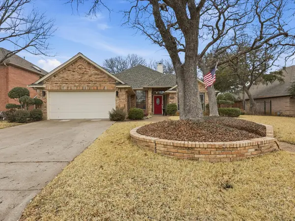 2613 Bent Tree Drive, Hurst, TX 76054