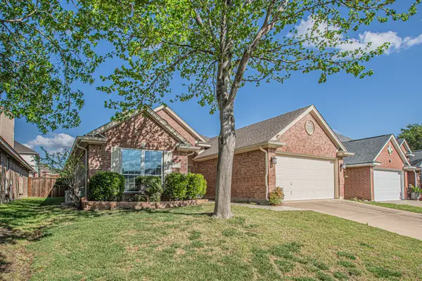 7732 Summerbrook Circle, Fort Worth, TX 76137