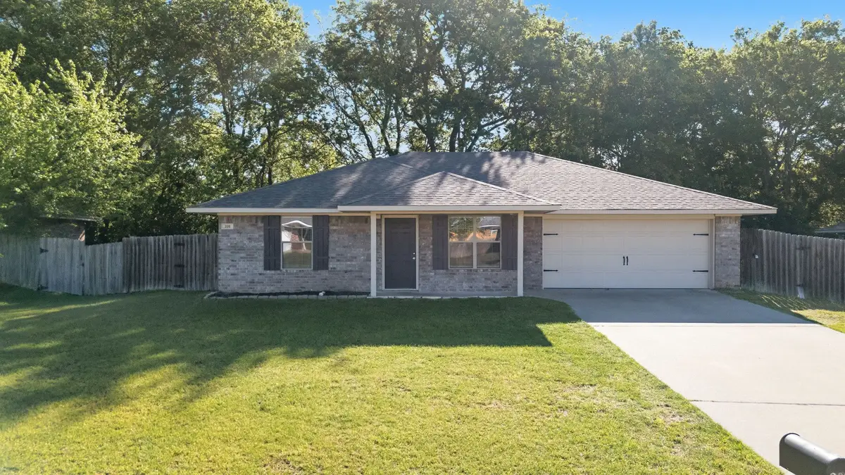 208 Shelley, Lindale, TX 75771 - #1