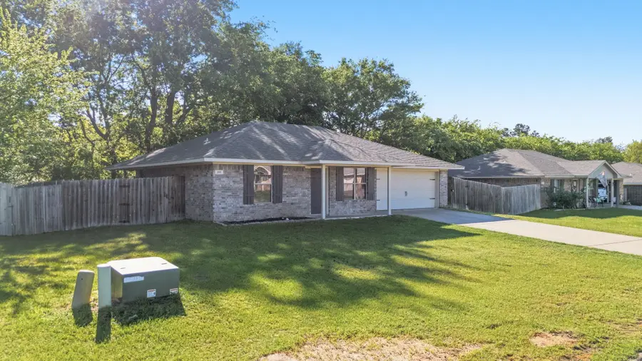 208 Shelley, Lindale, TX 75771 - #2