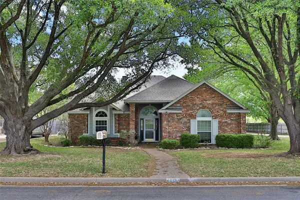 613 Regina Drive, Hewitt, TX 76643