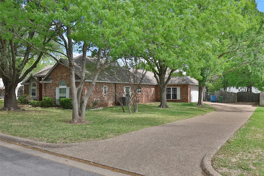 613 Regina Drive, Hewitt, TX 76643 - #2