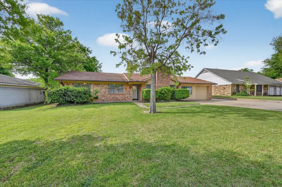 212 Childers Avenue, Benbrook, TX 76126 - #2
