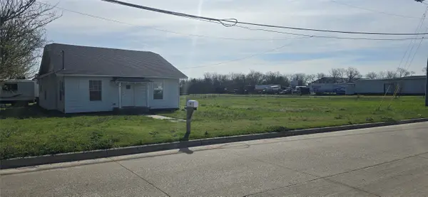 614 N 2nd Street, Sanger, TX 76266