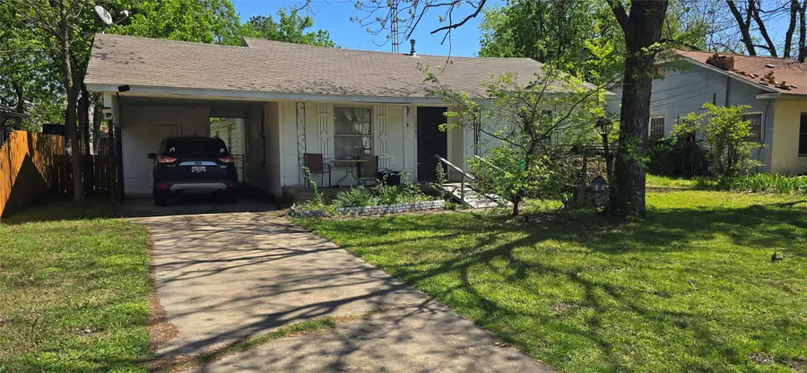 1006 S Grand Avenue, Gainesville, TX 76240 - #2