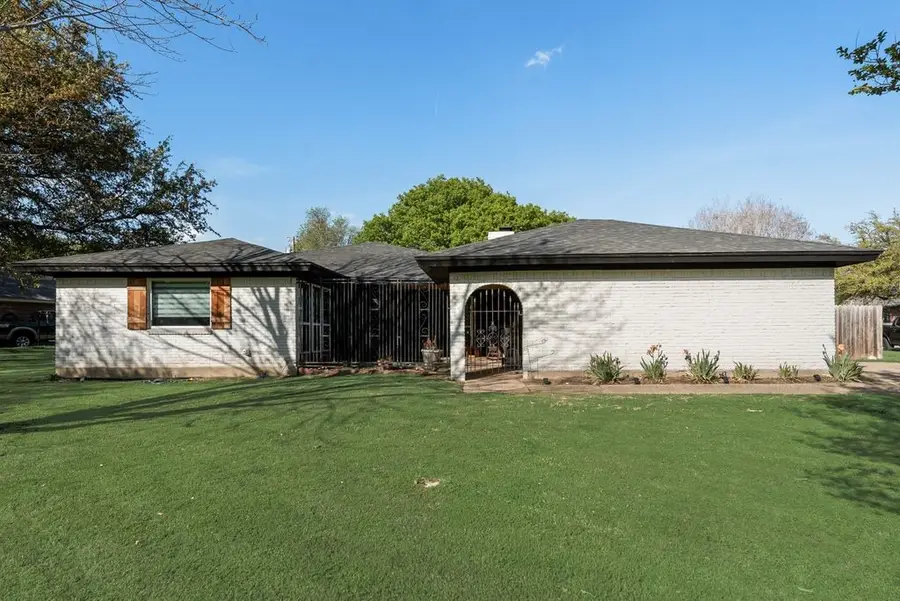 905 Colonial, Cleburne, TX 76033 - #3