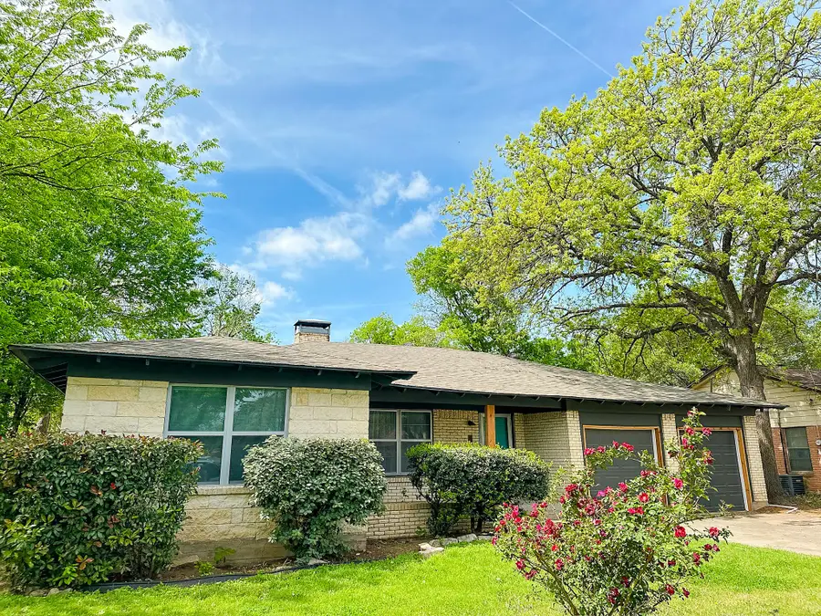 801 N Douglas Avenue, Cleburne, TX 76033 - #2