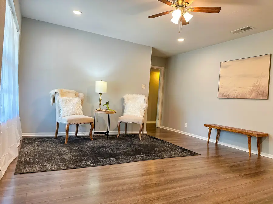 801 N Douglas Avenue, Cleburne, TX 76033 - #3