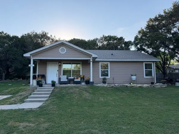 807 Rock Harbor Drive, Granbury, TX 76048