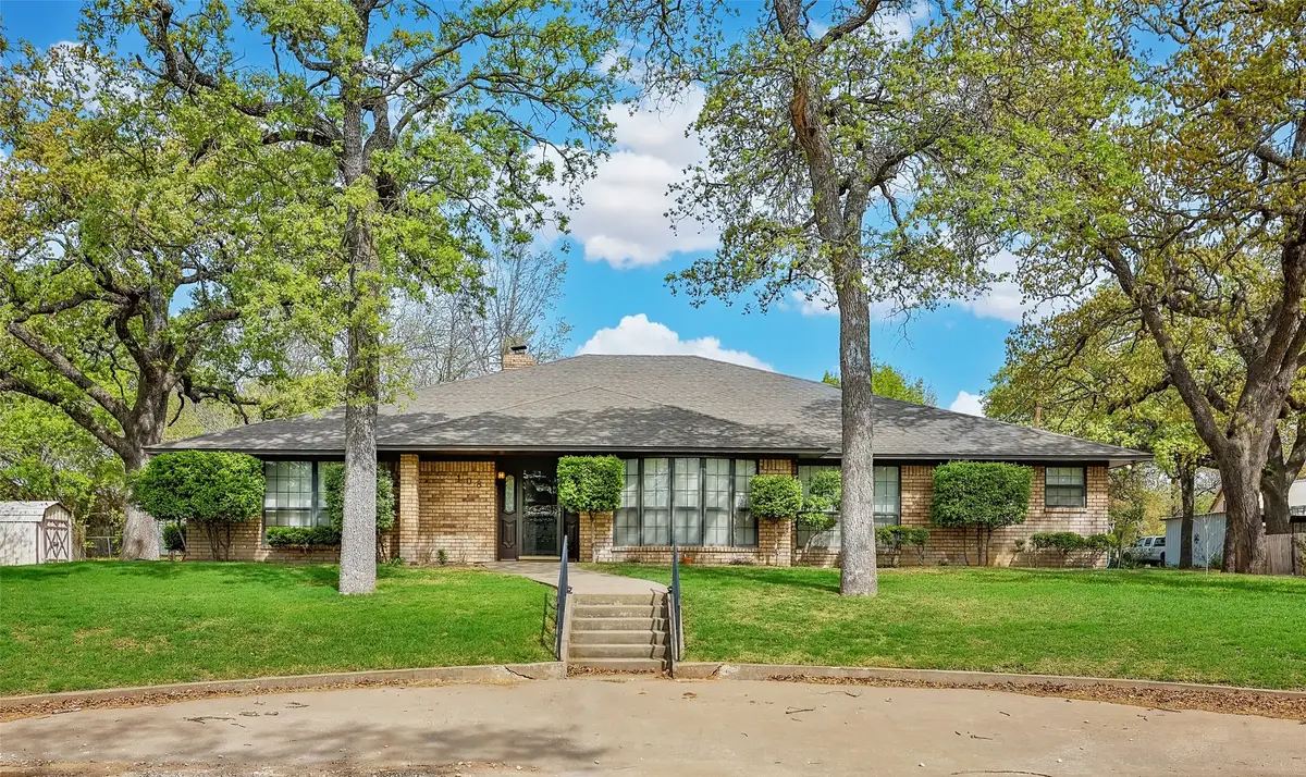 108 E Evans Street, Saint Jo, TX 76265 - #1