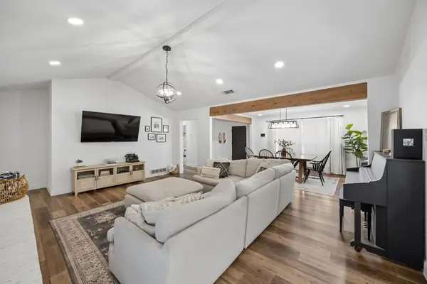 812 Prestwick Street, Bedford, TX 76022