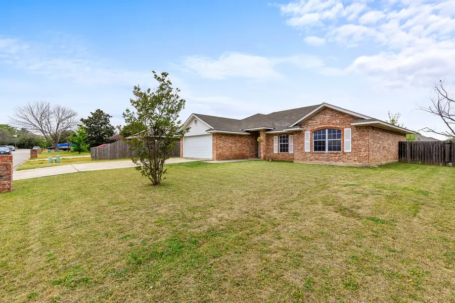 113 Bobcat Drive, Lacy Lakeview, TX 76705 - #2