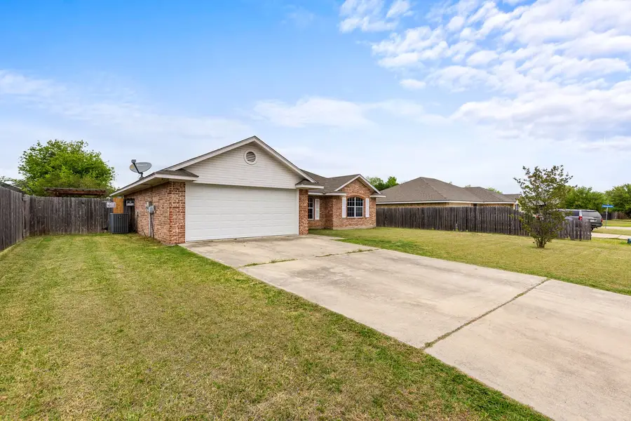 113 Bobcat Drive, Lacy Lakeview, TX 76705 - #3