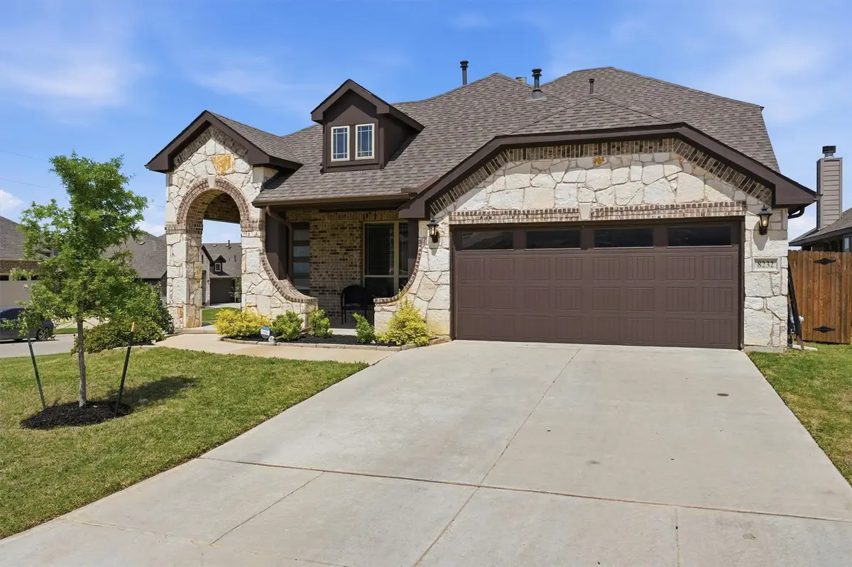 8232 Manx Point, Godley, TX 76044 - #1