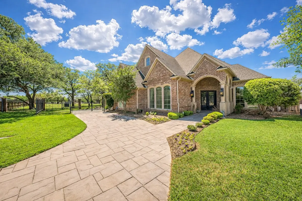 2726 Country Club Road, Pantego, TX 76013 - #1