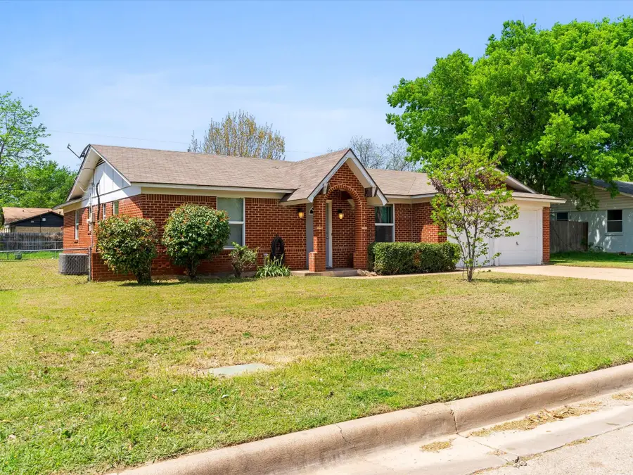 2100 SE 25th Avenue, Mineral Wells, TX 76067 - #2